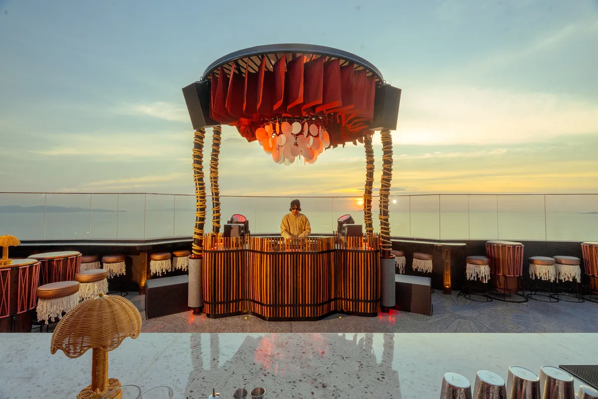Skybar Area